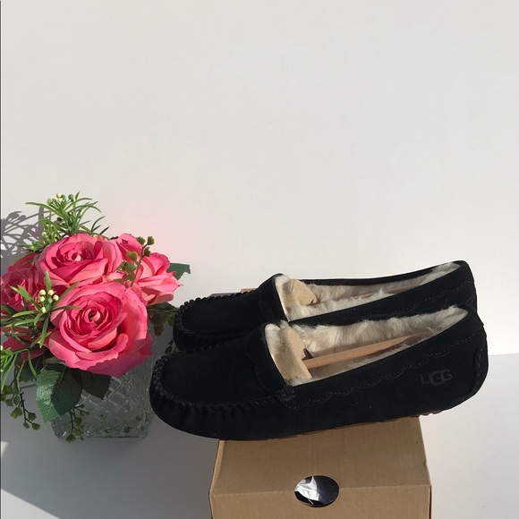 UGG Scallop Moc - Picture 4 of 11